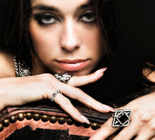 Load image into Gallery viewer, Omni Link Band Ring<br>in Sterling Silver