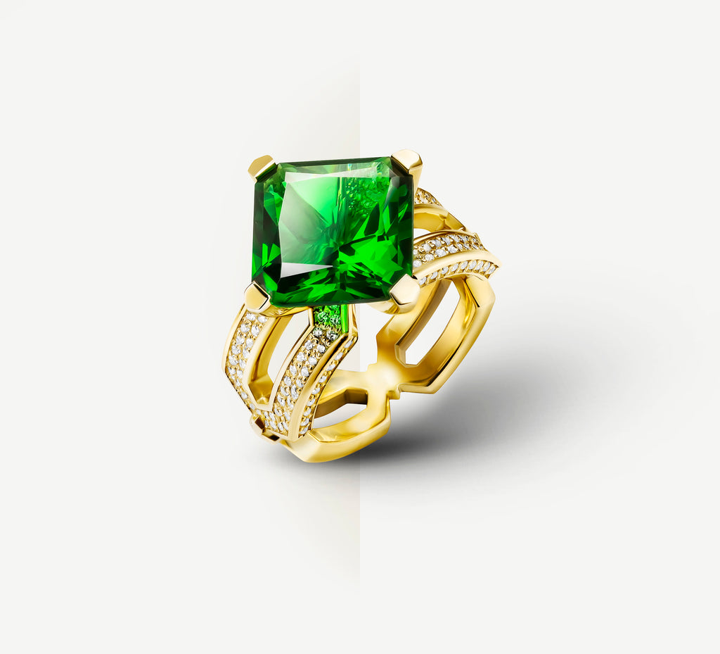 Crystal Link Band<br>Featured Green Emerald<br>18K Yellow Gold / Pavé Diamonds