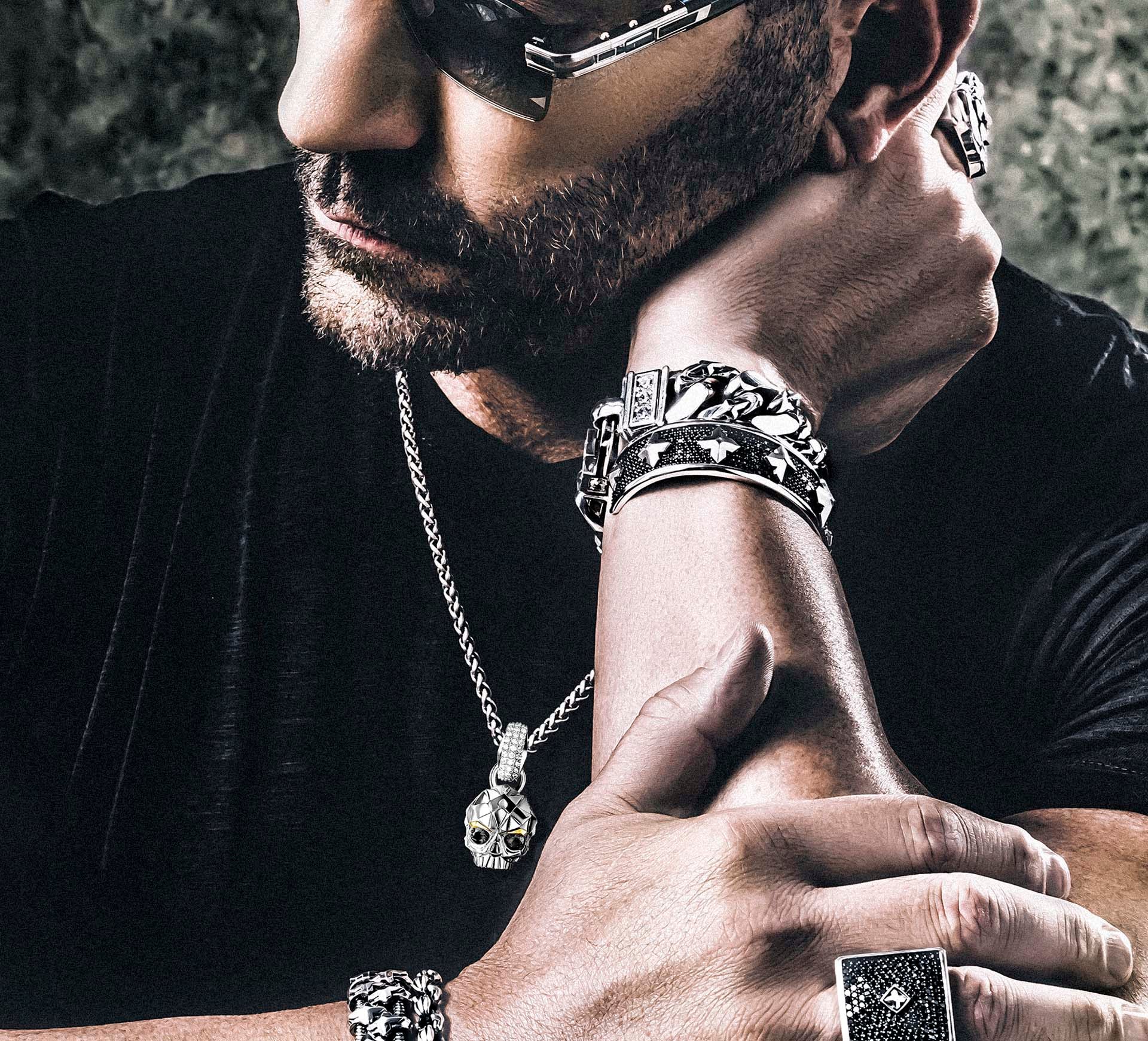 Deco Skull / Sterling Silver<br>Pavé Diamonds / Black Diamond Eyes