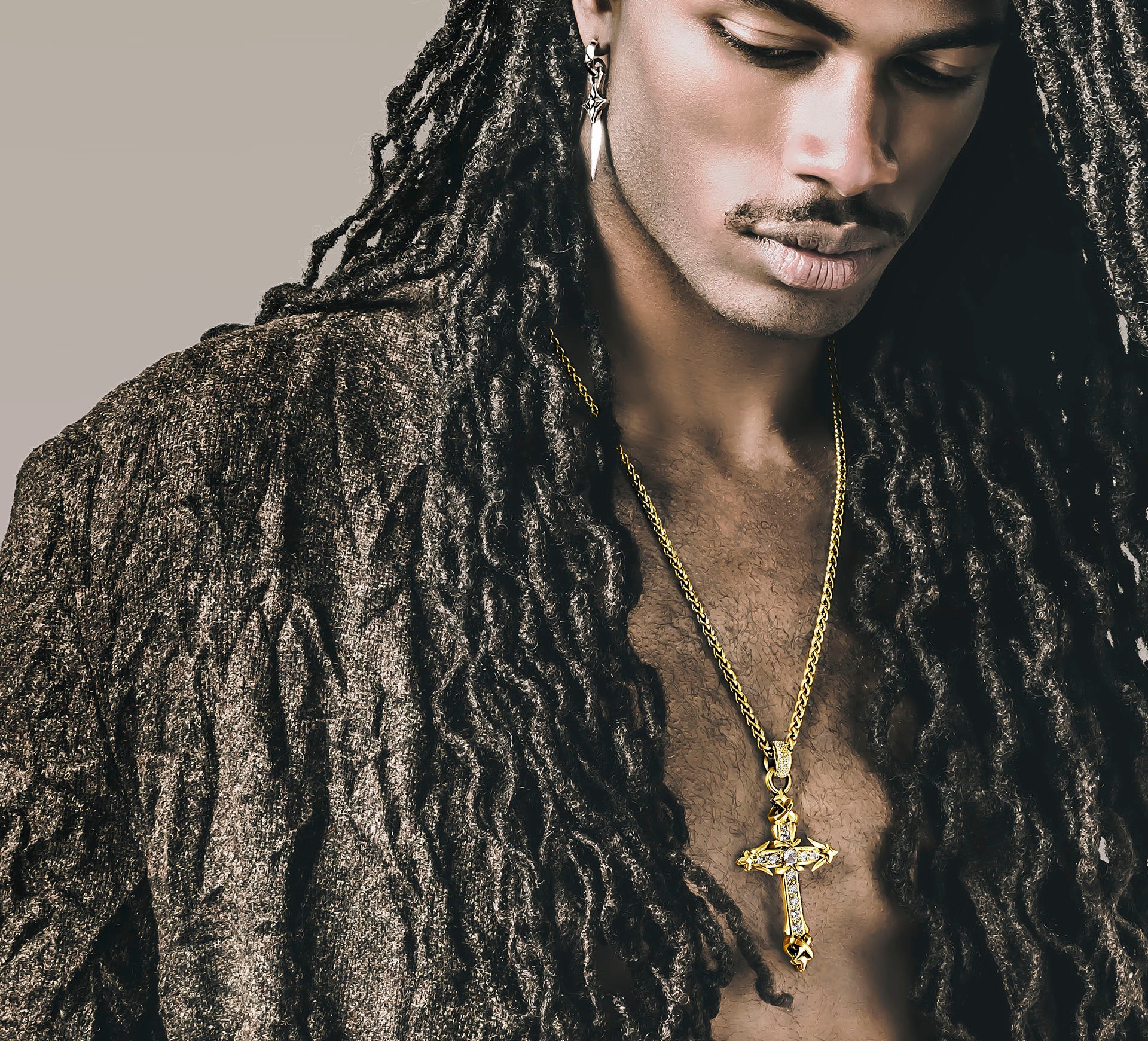 REGAL Cross / 14K Gold<br>w/Pavé Diamonds / Talon Details